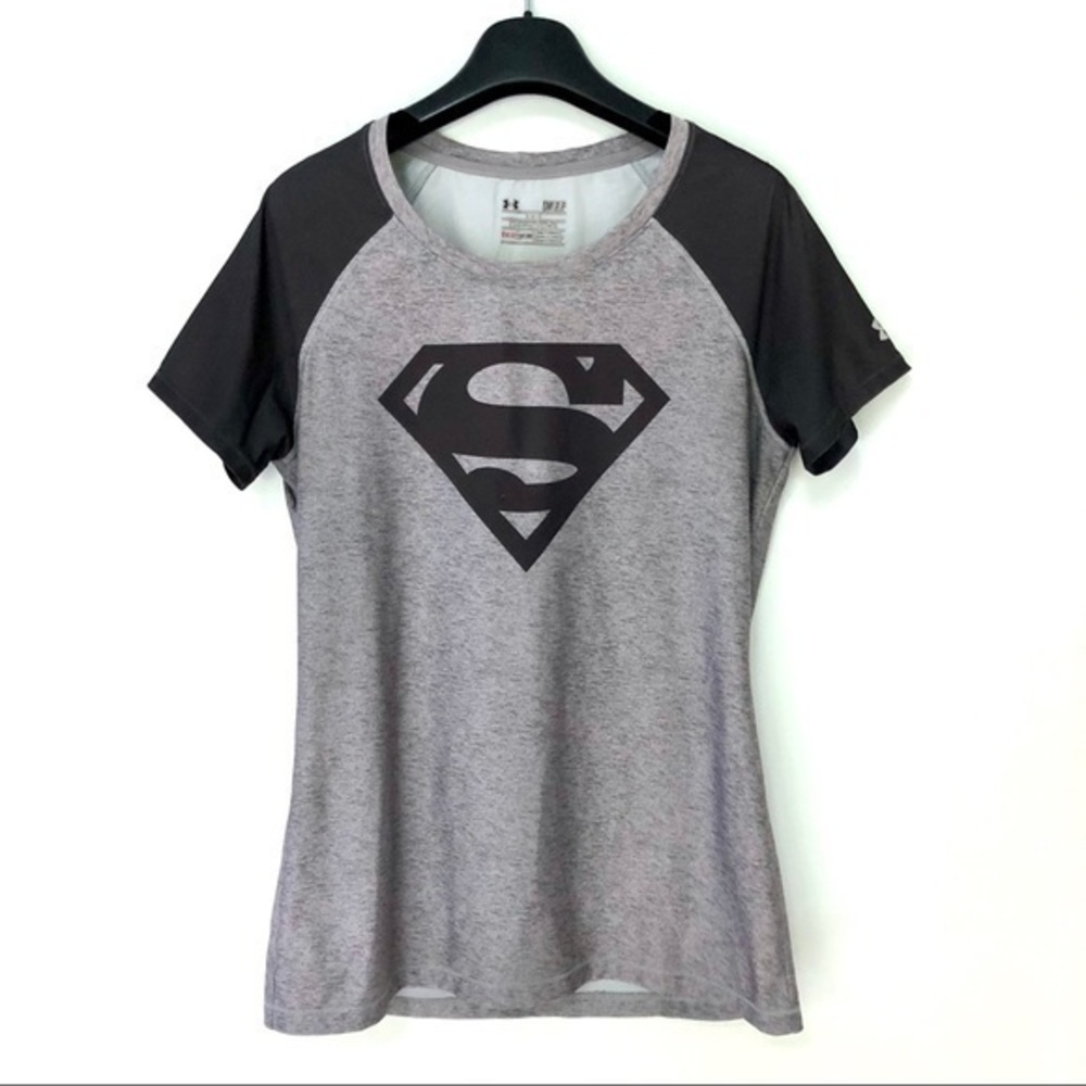 UNDER ARMOUR Superman  top size S/M